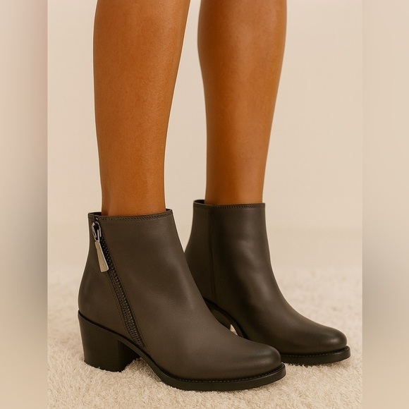 Frye Shoes - NWT Frye Brown Leather Ankle Booties with Side Zipper